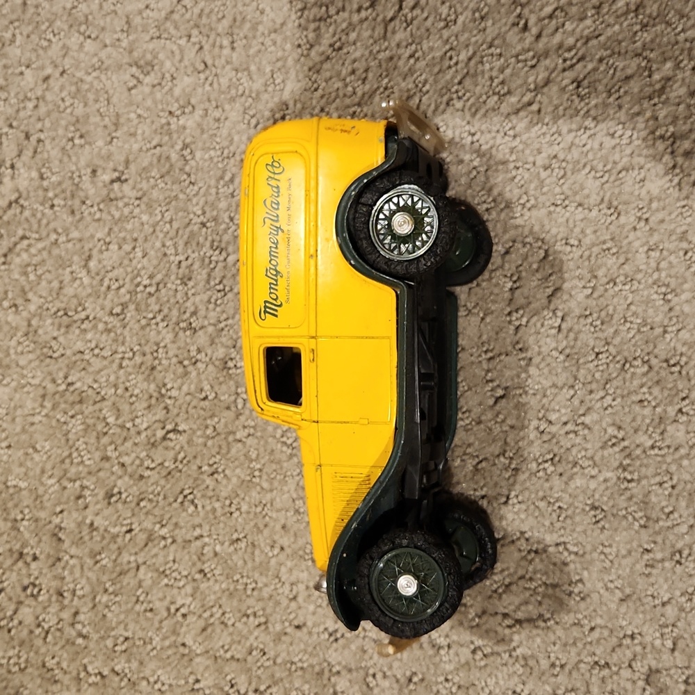 ERTL 1932 Ford Delivery Van Coin Bank Die Cast Montgomery Ward